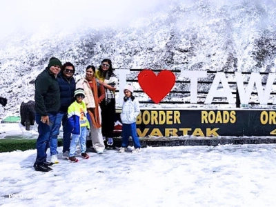 Supriya Travels guests at Tawang in the snow